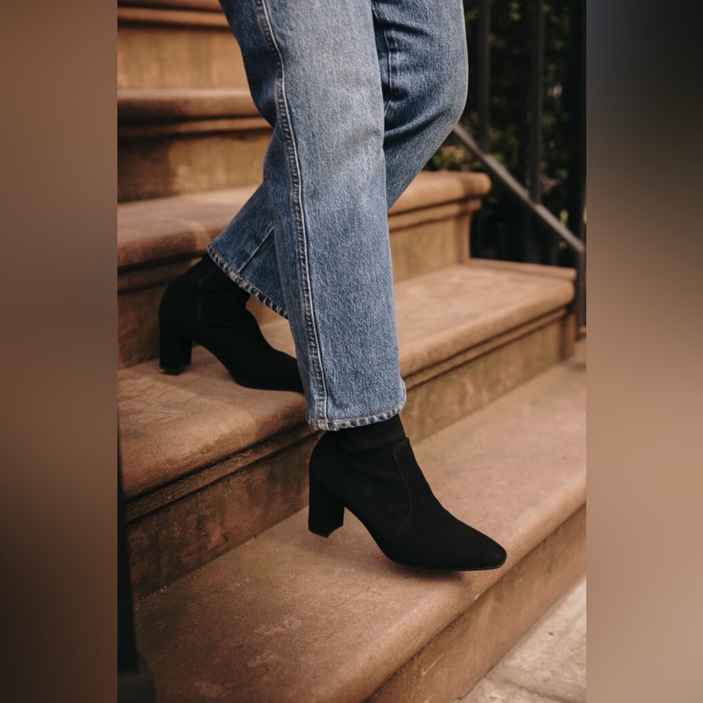 Inez Paz 70 Stretch boots in Black Suede in size 7